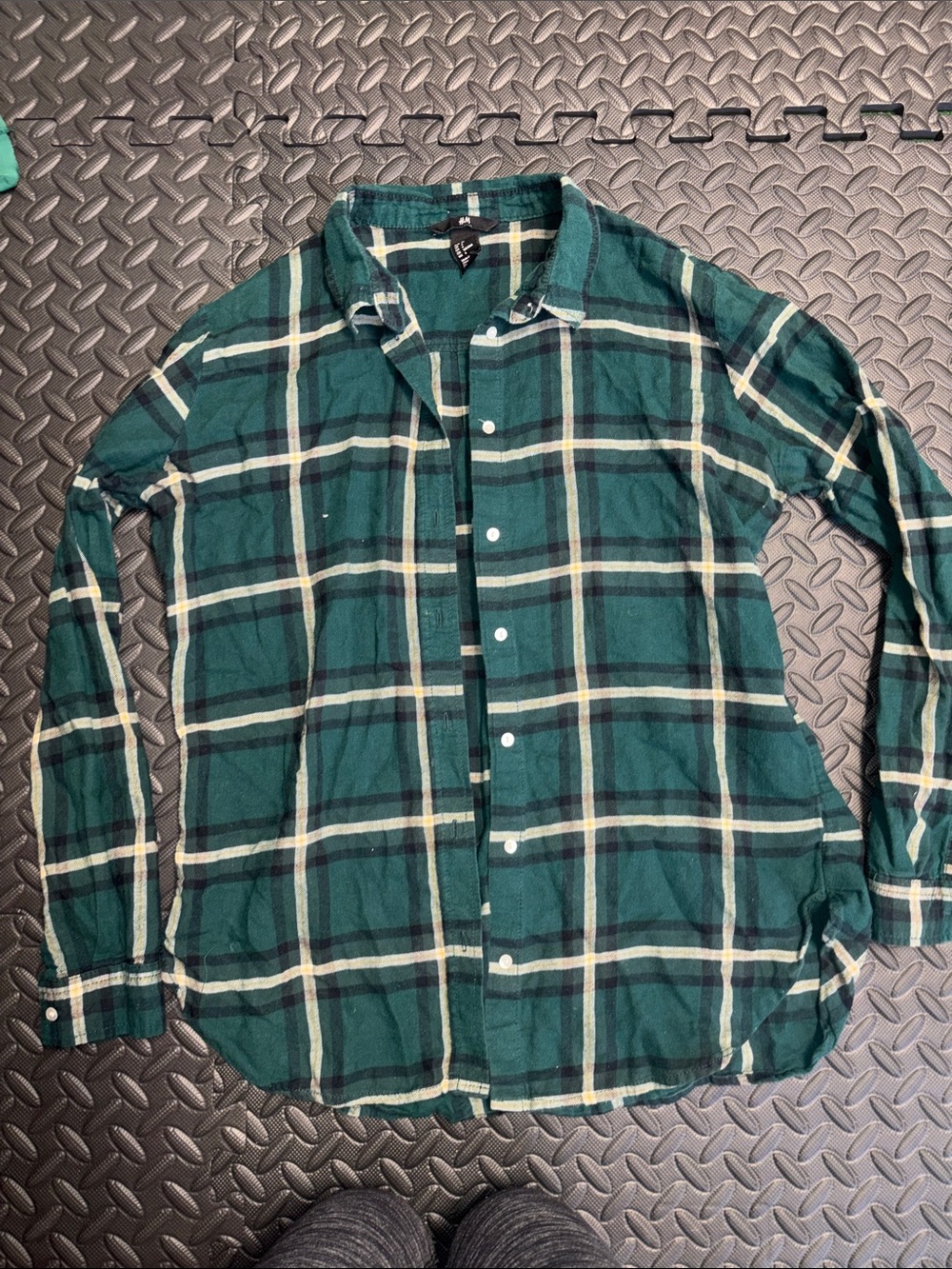 H&M Women’s Green Plaid Button-Up Shirt